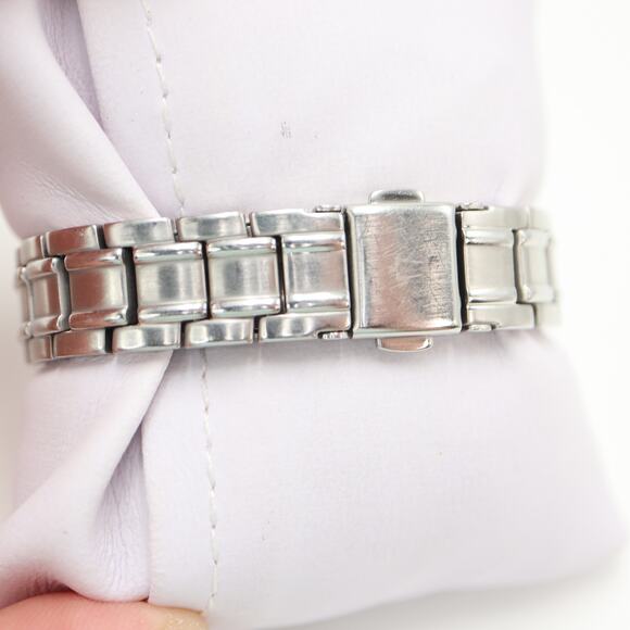 Bulova Womens Silver Tone Blue 26mm Date Watch 5.5" Steel Bracelet w New Battery - Picture 12 of 13